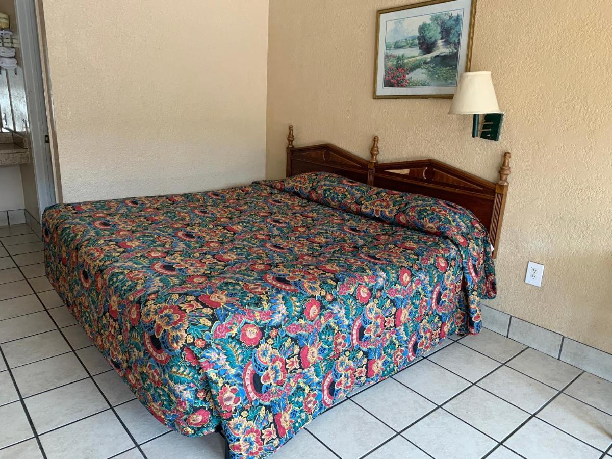 Budget Motel *